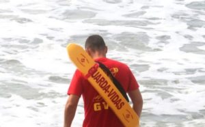inscricoes-para-24-guarda-vidas-temporarios-do-verao-2025-2026-em-caraguatatuba-seguem-ate-22-de-setembro