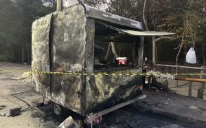 mulher-e-assassinada-a-tiros-em-jacarei-suspeito-e-preso-apos-incendiar-trailer-da-vitima