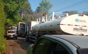 novas-queimadas-em-campos-do-jordao-ameacam-residencias-mas-sao-controladas-pela-defesa-civil
