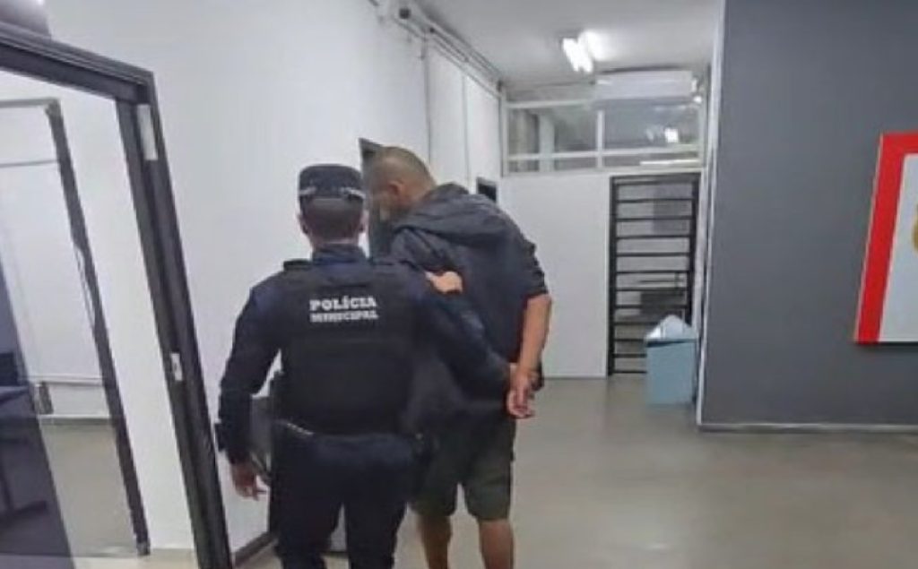 policia-municipal-de-sao-sebastiao-prende-dois-homens-com-mandados-de-prisao-em-aberto