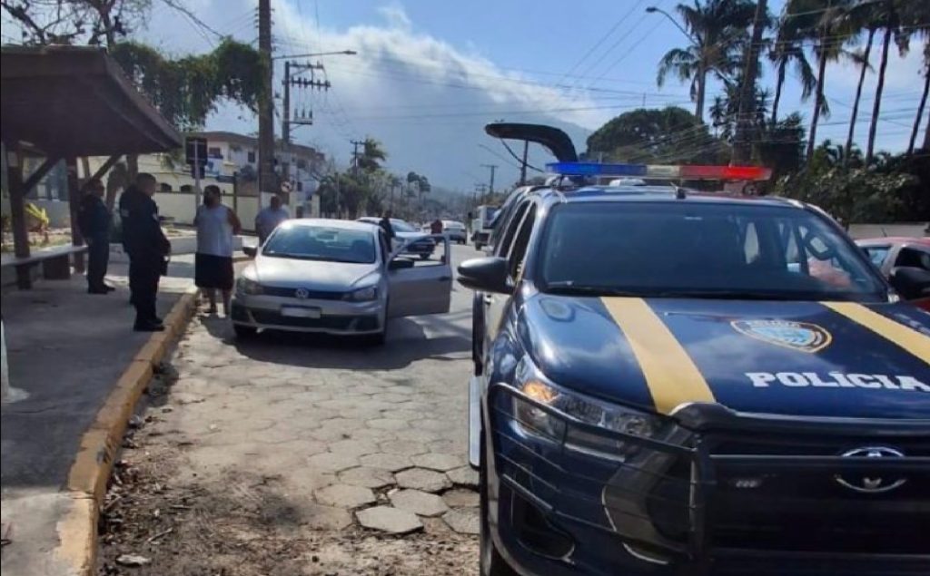 policia-municipal-de-sao-sebastiao-prende-motorista-embriagado-que-furou-bloqueio