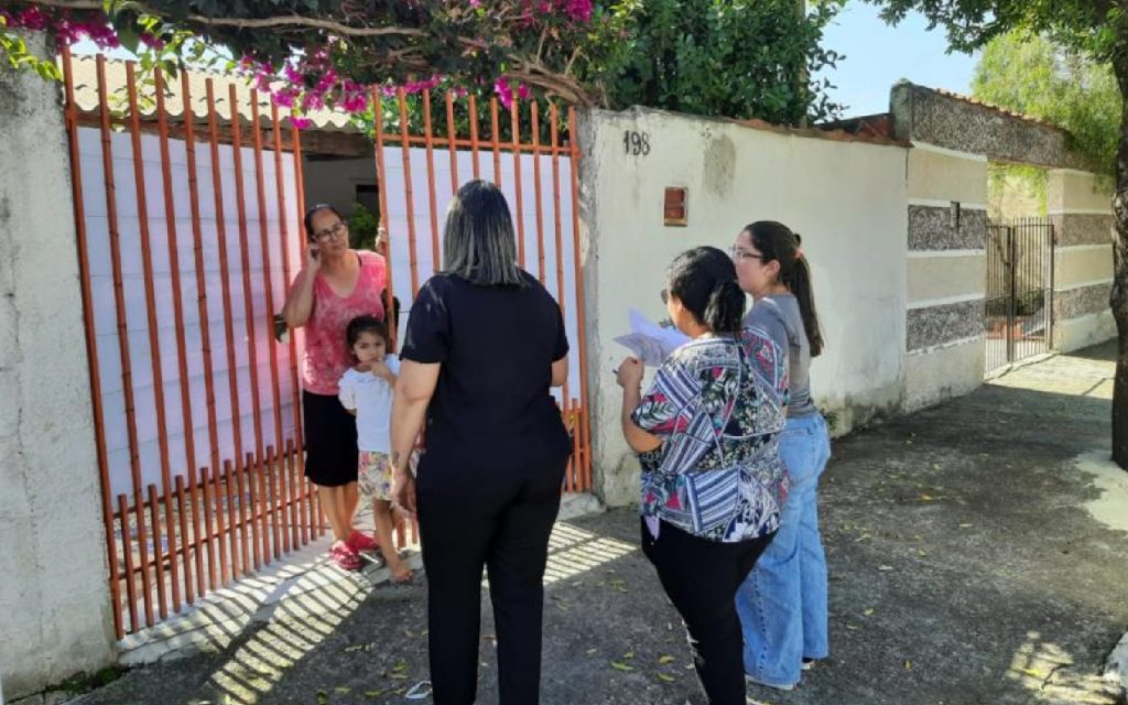 prefeitura-de-pindamonhangaba-realiza-visitas-domiciliares-para-regularizacao-de-imoveis-no-loteamento-liberdade-i-e-ii