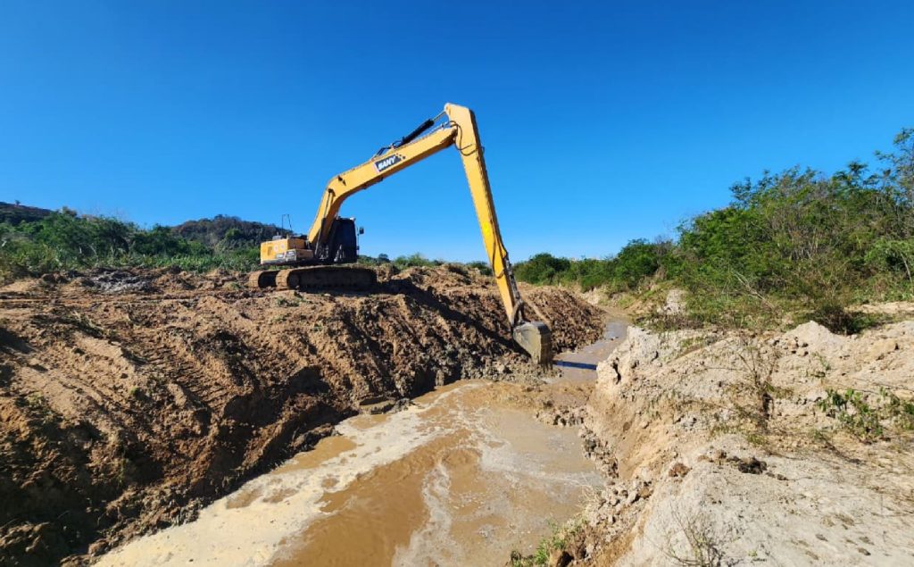 prefeitura-de-taubate-inicia-desassoreamento-de-corrego-no-itaim