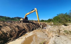 prefeitura-de-taubate-inicia-desassoreamento-de-corrego-no-itaim
