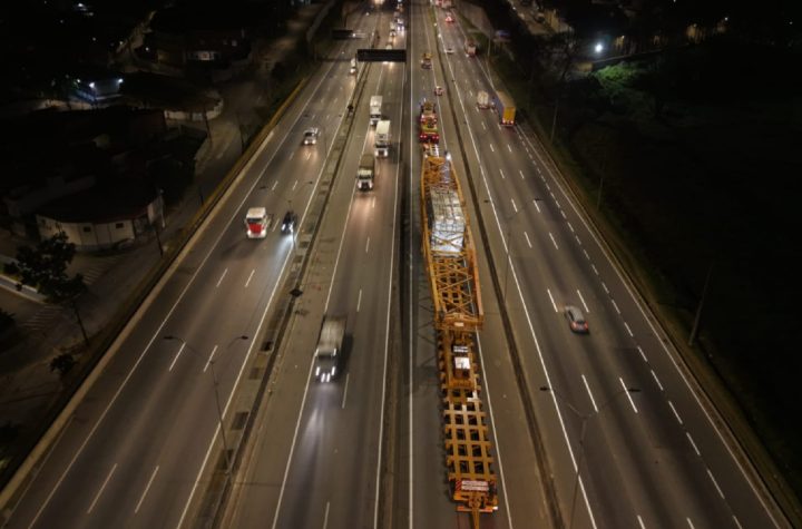 supercargas-avancam-pela-via-dutra-e-seguem-em-direcao-ao-porto-de-itaguai