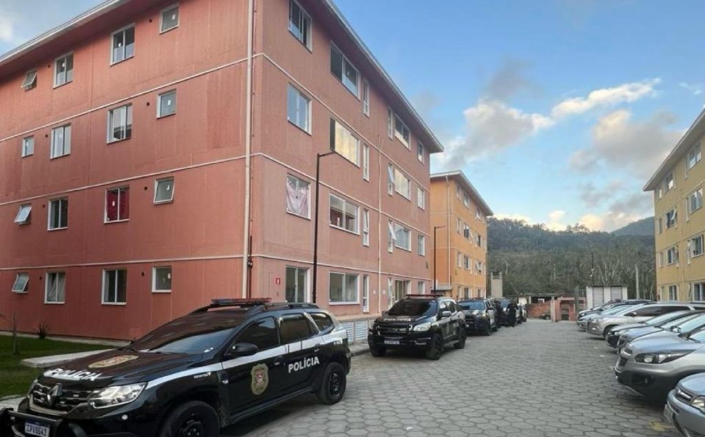 suspeito-de-tentativa-de-assalto-em-sao-sebastiao-pula-do-3o-andar-ao-tentar-fugir-da-policia
