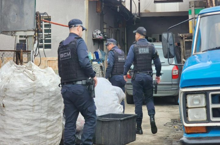 taubate-realiza-operacao-impacto-em-ferros-velhos-com-apoio-da-policia-militar-e-gcm