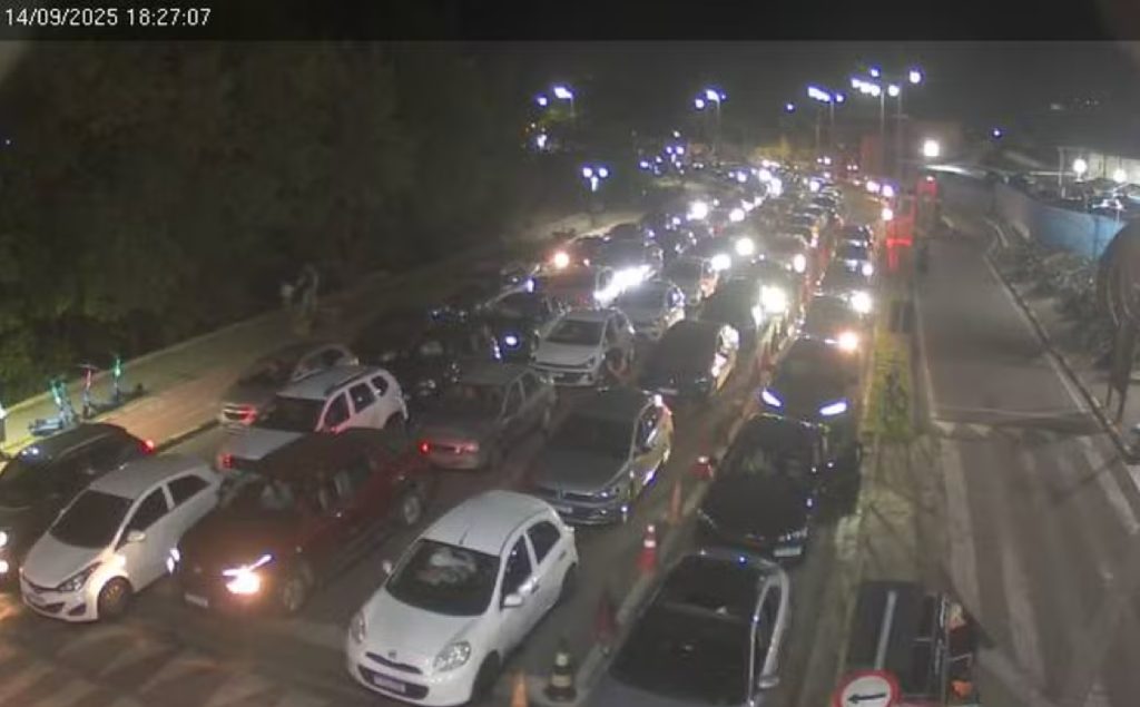 travessia-de-balsa-entre-ilhabela-e-sao-sebastiao-tem-filas-de-ate-3-horas-no-domingo