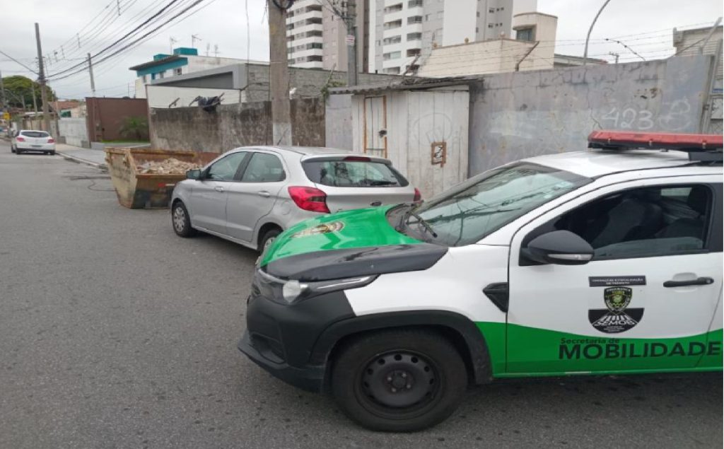 agentes-de-transito-recuperam-carro-furtado-no-centro-de-taubate