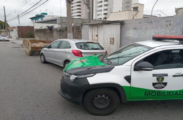 agentes-de-transito-recuperam-carro-furtado-no-centro-de-taubate