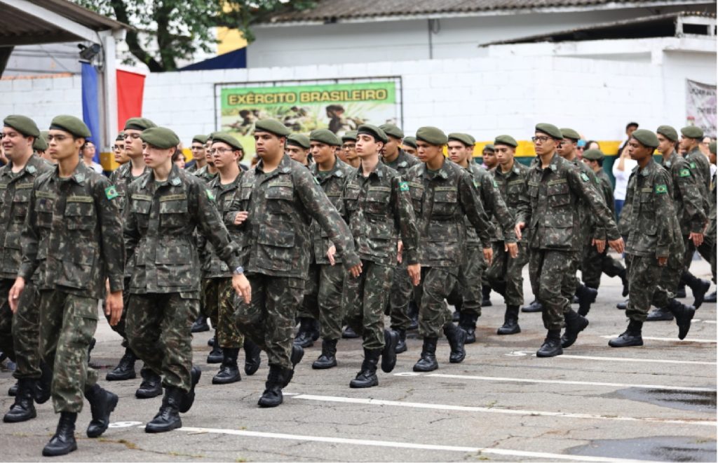 atiradores-do-tiro-de-guerra-de-sao-jose-dos-campos-participam-de-solenidade-civica-e-recebem-medalhas-de-merito