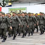 atiradores-do-tiro-de-guerra-de-sao-jose-dos-campos-participam-de-solenidade-civica-e-recebem-medalhas-de-merito