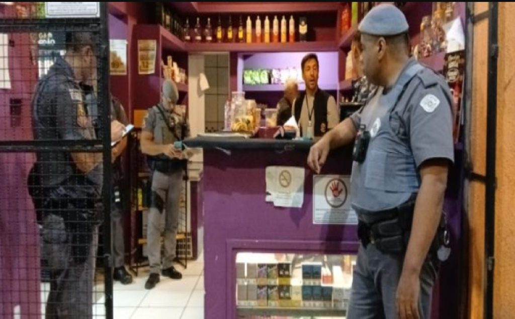 fiscalizacao-em-bares-e-adegas-de-caraguatatuba-resulta-em-orientacoes-notificacoes-e-fechamento-de-estabelecimento