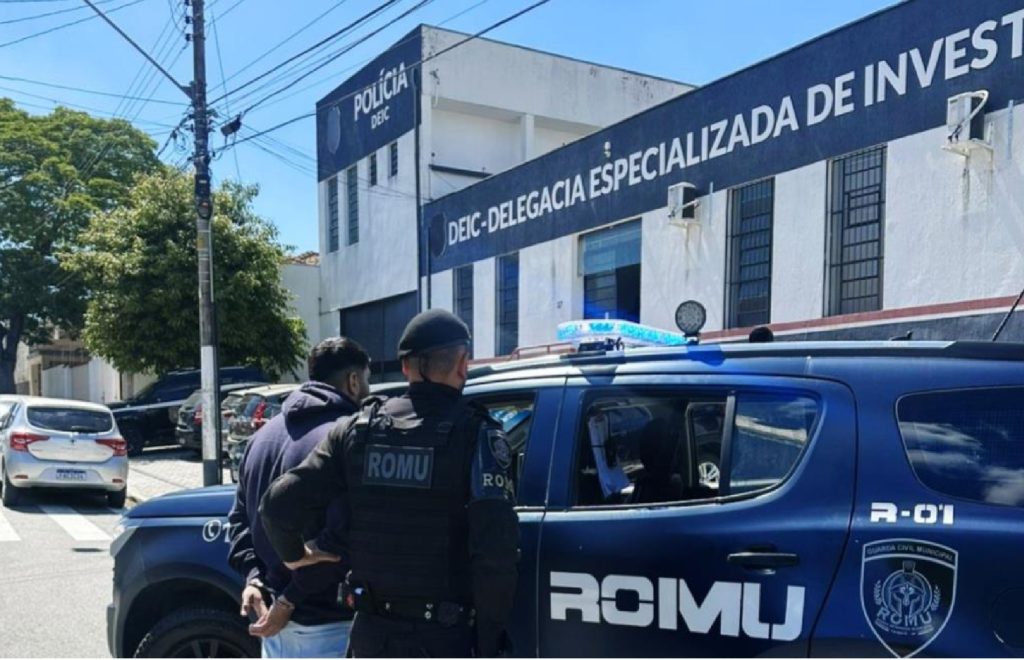 gcm-de-taubate-apoia-operacao-da-policia-civil-que-prende-sete-suspeitos-e-apreende-armas-e-drogas