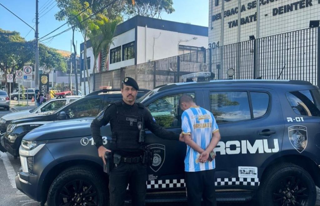 gcm-de-taubate-recupera-carro-roubado-com-apoio-das-cameras-do-cgi