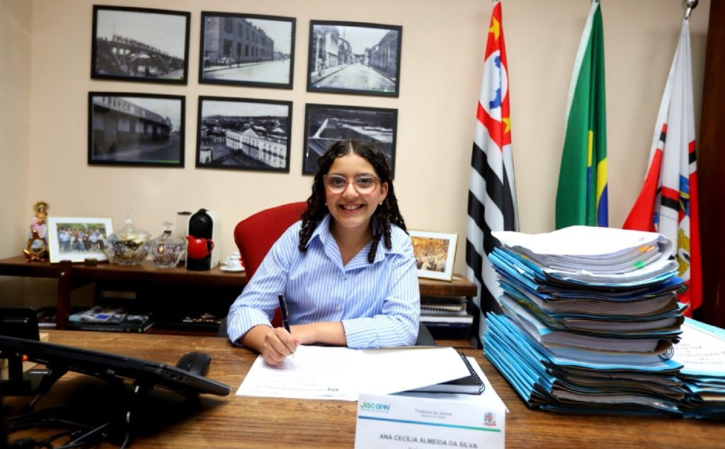 jacarei-tem-prefeita-mirim-estudante-de-11-anos-vive-um-dia-como-chefe-do-executivo