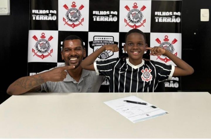 jovem-de-sao-sebastiao-assina-com-o-corinthians-e-da-inicio-a-carreira-no-futebol