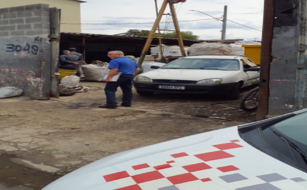 pindamonhangaba-realiza-operacao-fio-de-cobre-e-aplica-multa-de-r-9-mil-em-ferro-velho
