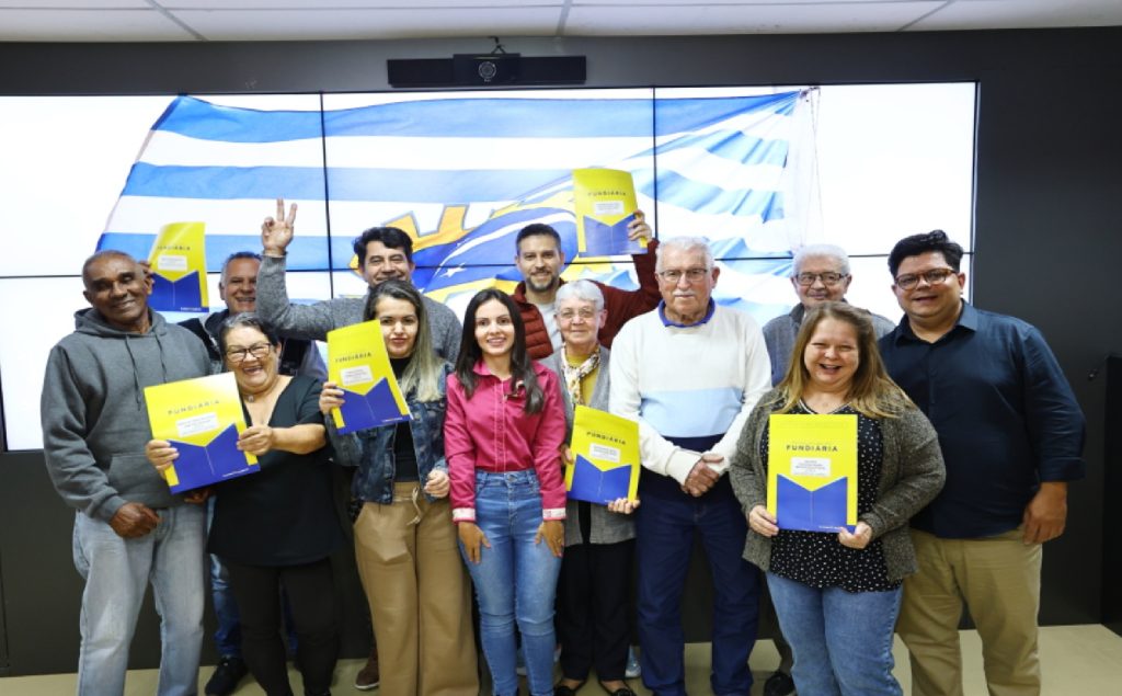 prefeitura-de-sao-jose-dos-campos-entrega-titulos-de-propriedade-a-novas-familias-do-nucleo-joao-rodolfo-castelli