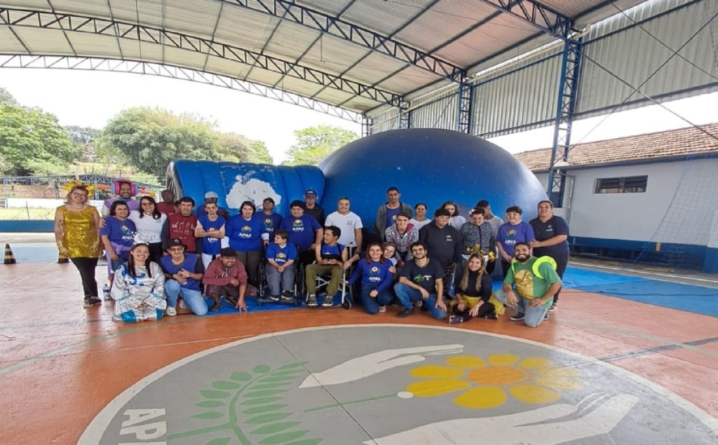 projeto-astronomia-no-sitio-leva-planetario-a-estudantes-da-apae-taubate