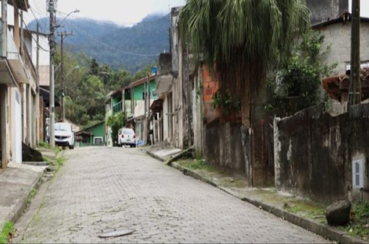 tecnicos-do-programa-cidade-legal-vistoriaram-rio-do-ouro-em-caraguatatuba-para-regularizacao-fundiaria