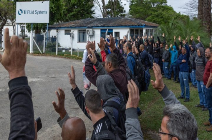 trabalhadores-da-ti-automotive-em-sao-jose-dos-campos-realizam-paralisacao-e-aprovam-aviso-de-greve