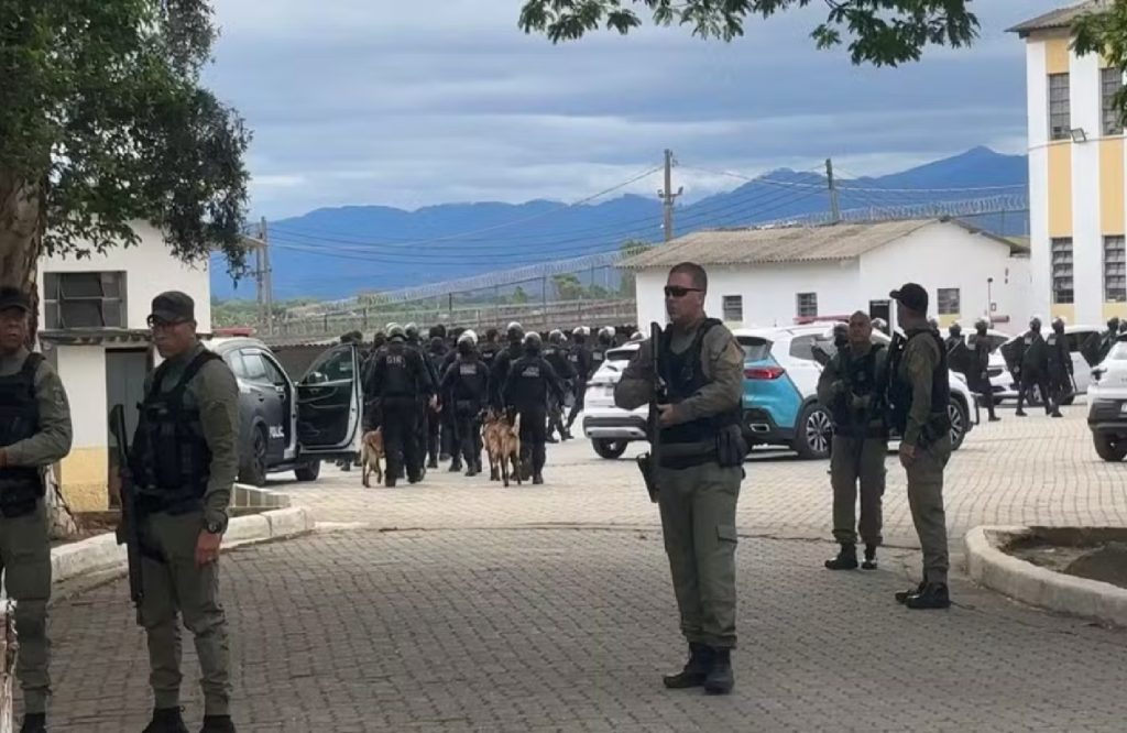 agentes-do-grupo-de-intervencao-rapida-realizam-operacao-no-presidio-pemano-em-tremembe