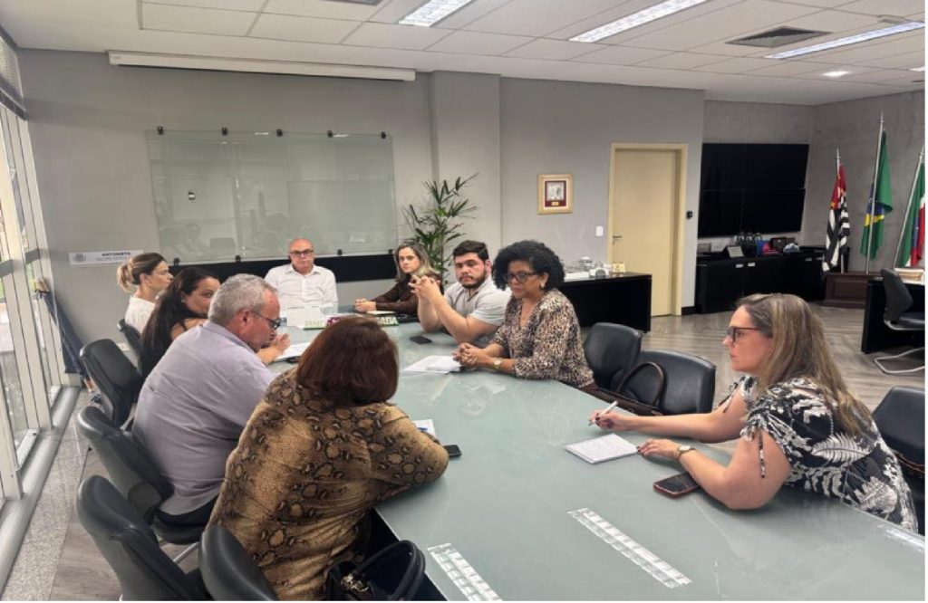 pindamonhangaba-amplia-acessibilidade-e-passa-a-oferecer-atendimento-em-libras-nos-servicos-publicos