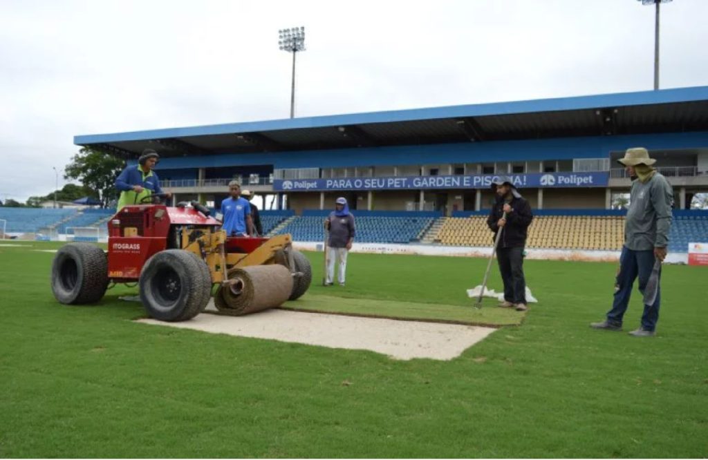 sao-jose-dos-campos-prepara-gramado-do-estadio-martins-pereira-para-a-temporada-2026