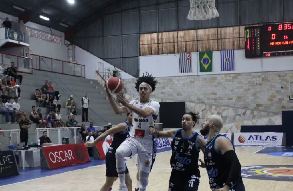sao-jose-dos-campos-vence-o-pato-basquete-e-chega-a-terceira-vitoria-seguida-no-nbb