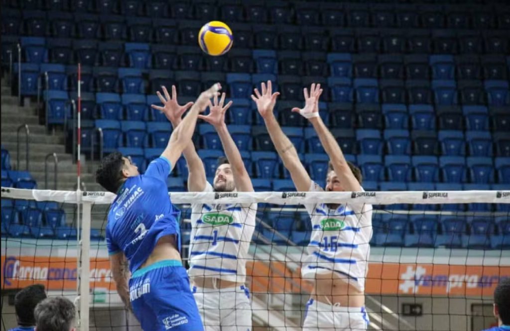 sao-jose-e-superado-pelo-cruzeiro-na-superliga-e-equipe-mineira-encosta-na-lideranca