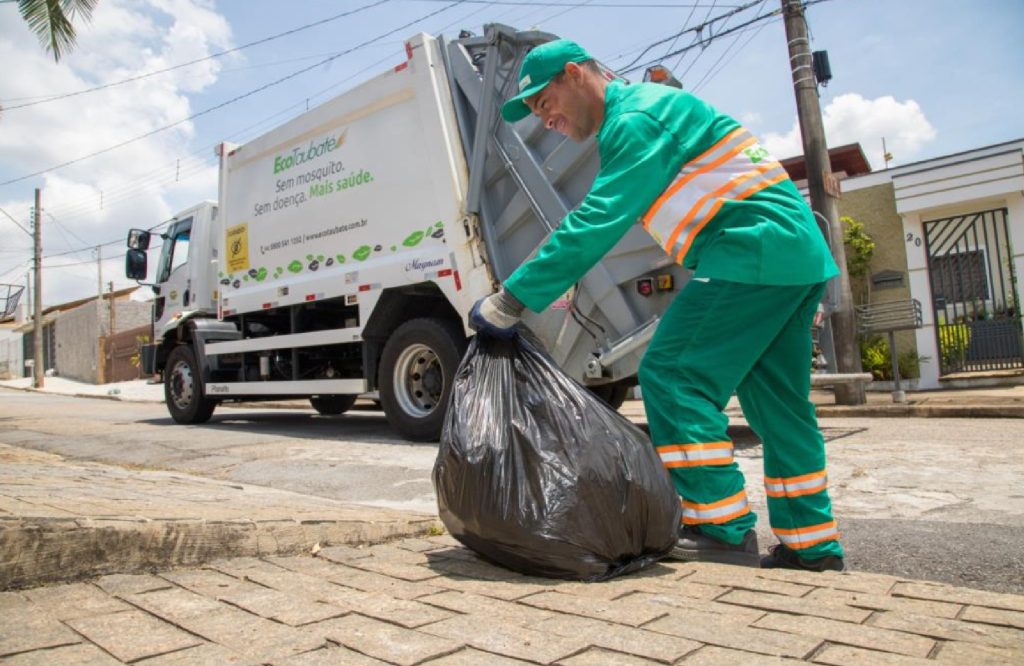 taubate-antecipa-em-uma-hora-o-inicio-da-coleta-de-lixo-domiciliar
