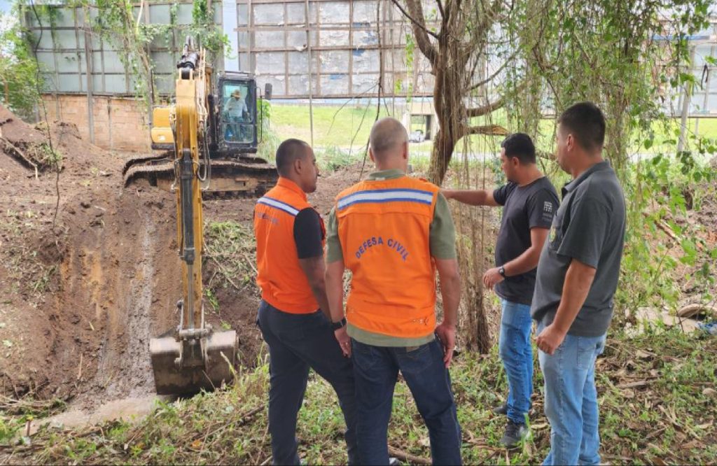 taubate-realiza-servicos-emergenciais-proximos-ao-tunel-joao-dias-da-silva