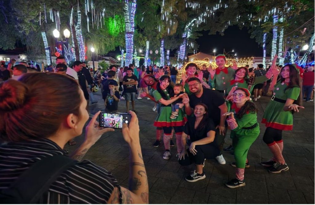 tremembe-inicia-celebracoes-de-129-anos-com-inauguracao-do-natal-iluminado-2025