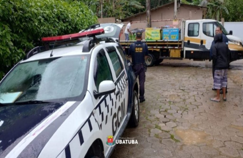ubatuba-operacao-conjunta-fiscaliza-comercios-e-apreende-carrinhos-e-produtos-irregulares