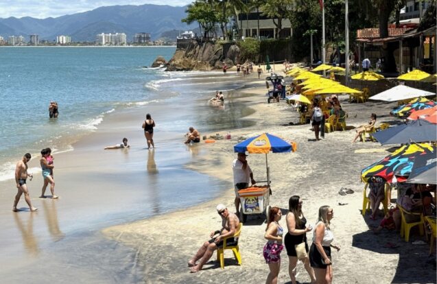Caraguatatuba limita aluguel de cadeiras e guarda-sóis nas praias