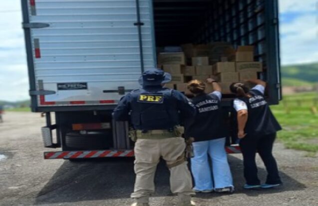 Carga irregular de extrato de tomate é apreendida na Dutra em Roseira