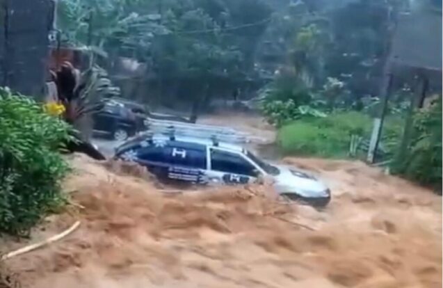 Chuva forte provoca alagamentos e enxurradas na Costa Sul de São Sebastião