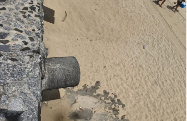 Condomínio em Boiçucanga leva nova multa por despejo irregular de esgoto na praia