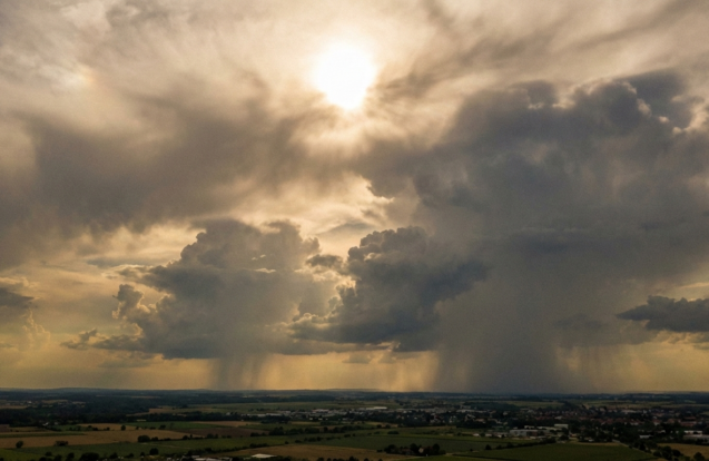 Fim de semana será de calor, abafamento e pancadas de chuva na região