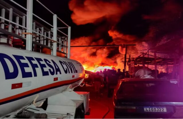 Incêndio destrói galpão de reciclagem em Caçapava durante a madrugada