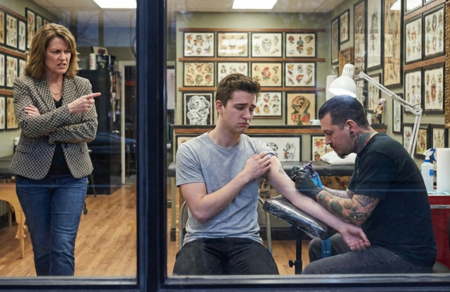 Lorena firma acordo para reforçar proibição de tatuagens e piercings em menores