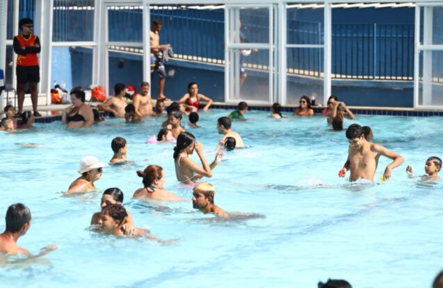 Piscinas públicas de São José ampliam horário durante o Projeto Verão