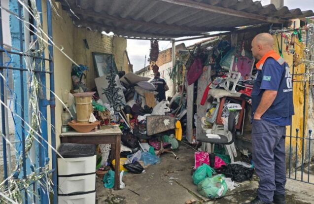 Prefeitura faz terceira grande limpeza do mês e retira quase 8 toneladas de lixo de casa em São José