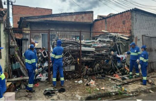 São José remove mais de 10 toneladas de entulho de casa no Campo dos Alemães