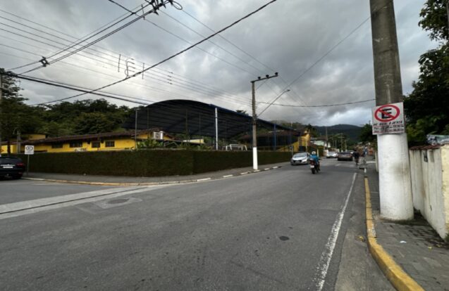A Prefeitura de Ilhabela informou que um trecho da Avenida Faria Lima ficará parcialmente interditado entre a noite desta terça-feira (27) e a manhã de quarta-feira (28).