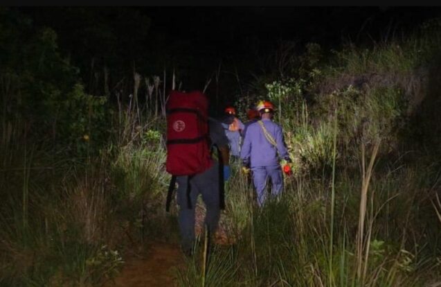 Turista alemão cai de cachoeira e é resgatado em Ilhabela