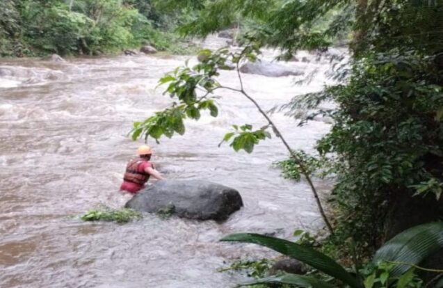 Cabeça d’água deixa turistas ilhados em cachoeira de Ubatuba