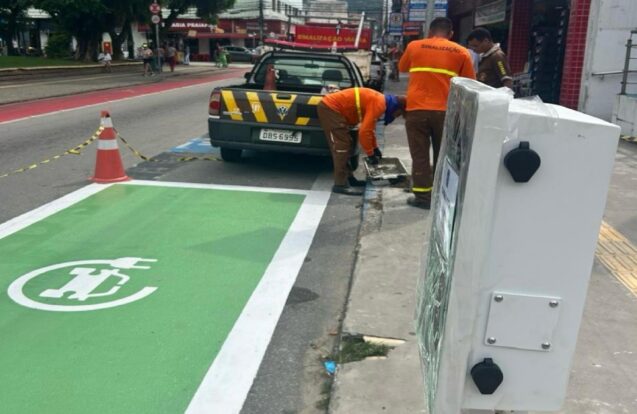 Caraguatatuba libera vagas com carregador para carros elétricos 24 horas na Zona Azul