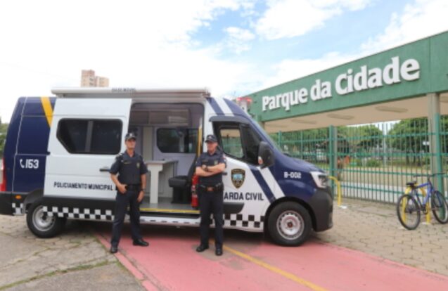 Nova base móvel da GCM reforça segurança no pré-carnaval em Jacareí